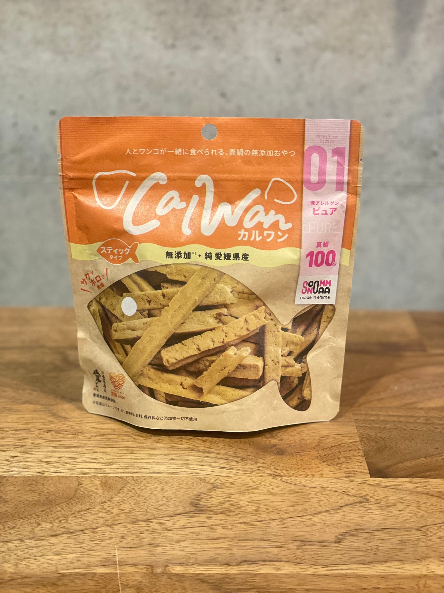 カルワン ピュア 真鯛100%のサクサク美味しい!おやつでもご飯とトッピングにも